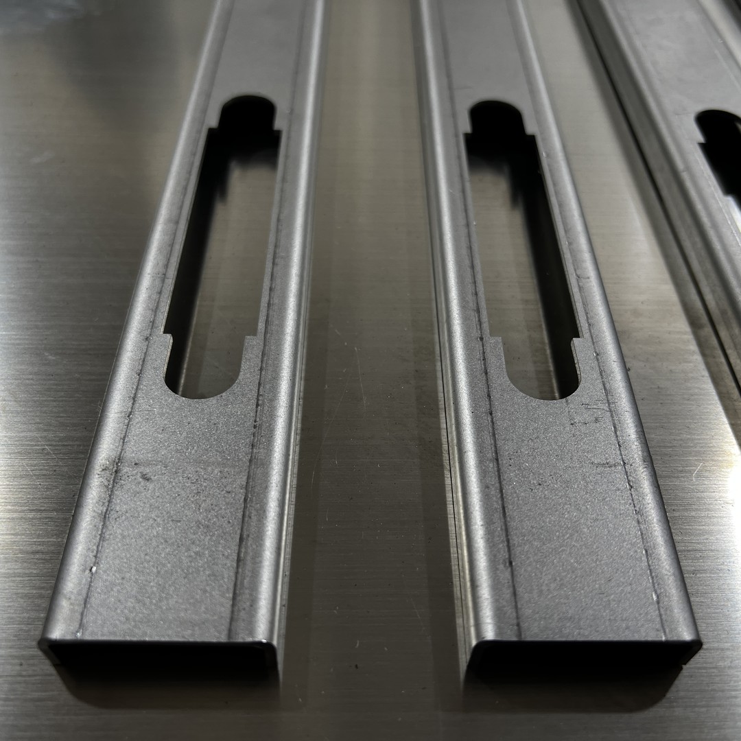 Pièces de tôle de découpe laser en aluminium d'usinage CNC