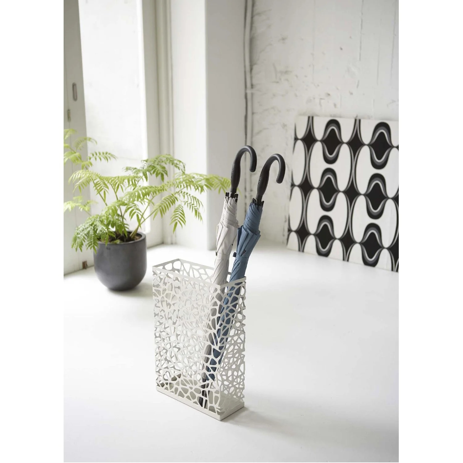 Porte-parapluie en métal blanc mince debout libre d'intérieur adapté aux besoins du client