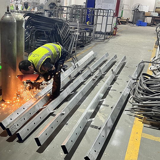 Fabrication de métaux en acier inoxydable pour le soudage d'équipements industriels
